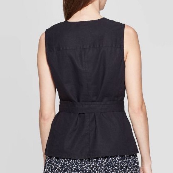NWT Sleeveless Belted Button Up Black Top - Picture 2 of 6
